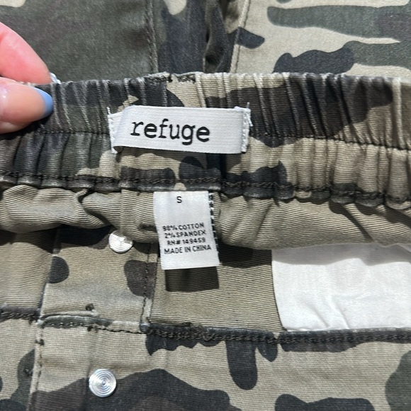 Refuge Camouflage Button-Front Skirt - Picture 4 of 4